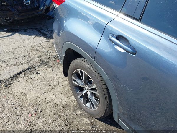 2019 TOYOTA HIGHLANDER LE