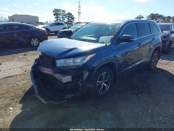 2019 TOYOTA HIGHLANDER LE