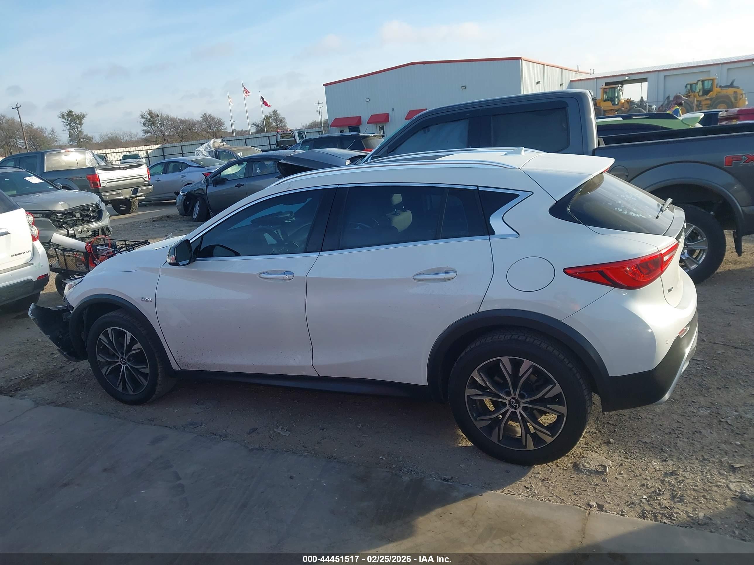 2017 INFINITI QX30 PREMIUM