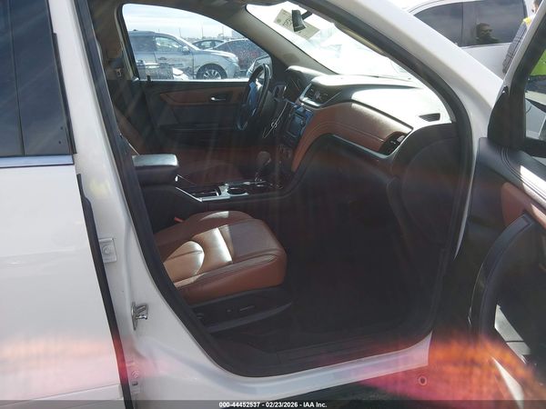 2015 CHEVROLET TRAVERSE 2LT — I5