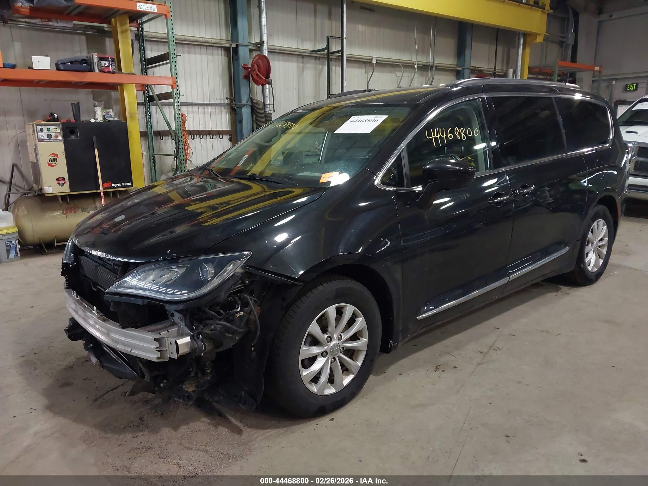 2017 CHRYSLER PACIFICA TOURING-L — I2