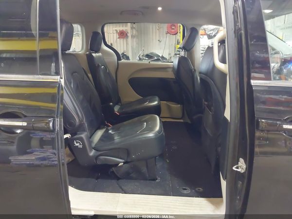 2017 CHRYSLER PACIFICA TOURING-L — I8
