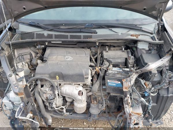 2014 TOYOTA SIENNA XLE V6 8 PASSENGER