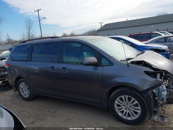 2014 TOYOTA SIENNA XLE V6 8 PASSENGER
