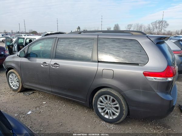 2014 TOYOTA SIENNA