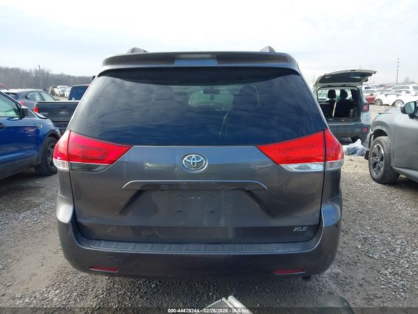 2014 TOYOTA SIENNA XLE V6 8 PASSENGER
