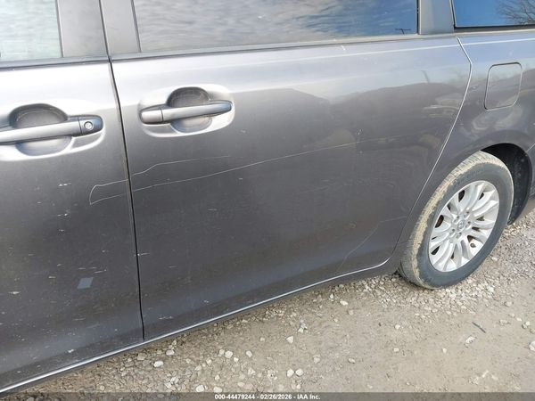 2014 TOYOTA SIENNA XLE V6 8 PASSENGER