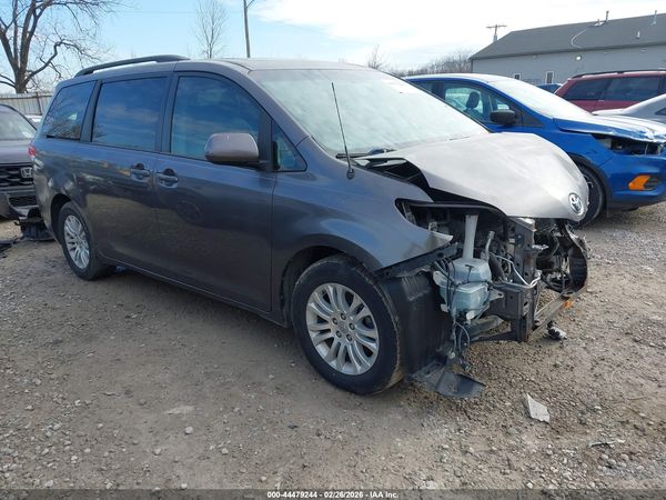 2014 TOYOTA SIENNA XLE V6 8 PASSENGER