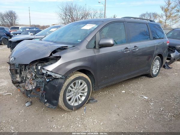 2014 TOYOTA SIENNA XLE V6 8 PASSENGER