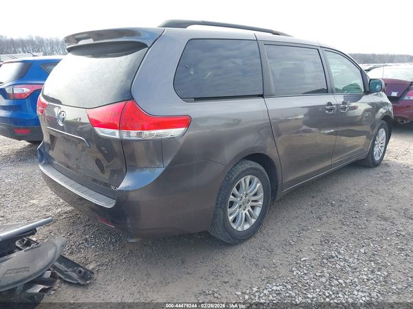 2014 TOYOTA SIENNA XLE V6 8 PASSENGER