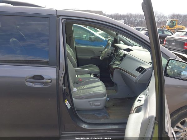 2014 TOYOTA SIENNA XLE V6 8 PASSENGER
