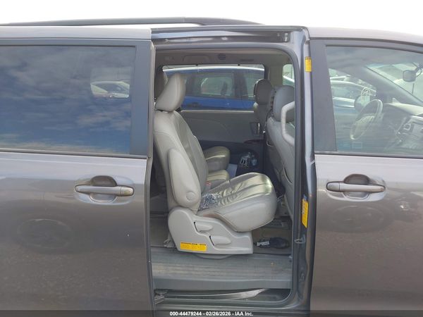 2014 TOYOTA SIENNA XLE V6 8 PASSENGER