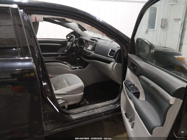 2019 TOYOTA HIGHLANDER LE