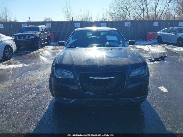 2017 CHRYSLER 300 300S AWD — I115