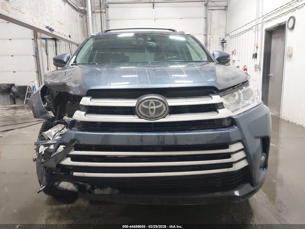 2017 TOYOTA HIGHLANDER XLE