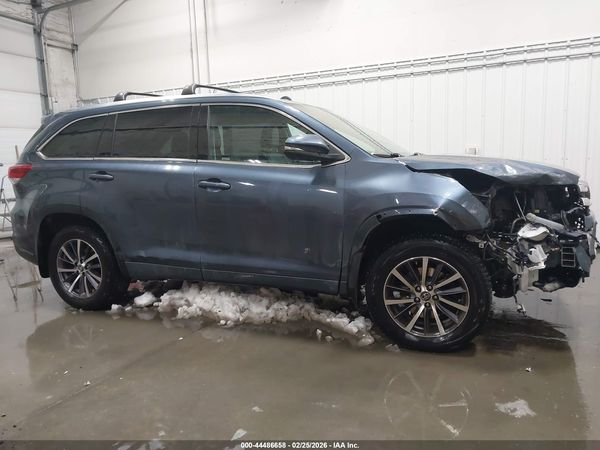 2017 TOYOTA HIGHLANDER XLE