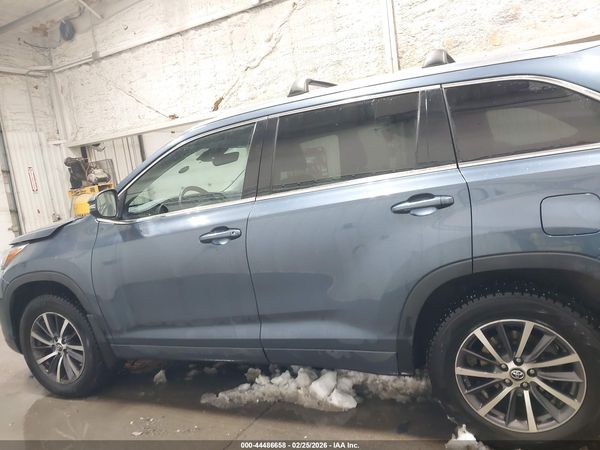 2017 TOYOTA HIGHLANDER XLE