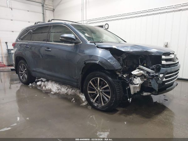 2017 TOYOTA HIGHLANDER XLE
