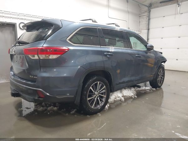 2017 TOYOTA HIGHLANDER XLE