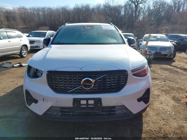 2025 VOLVO XC40 B5 ULTRA DARK THEME