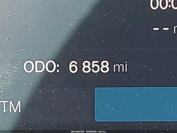 2025 VOLVO XC40 B5 ULTRA DARK THEME
