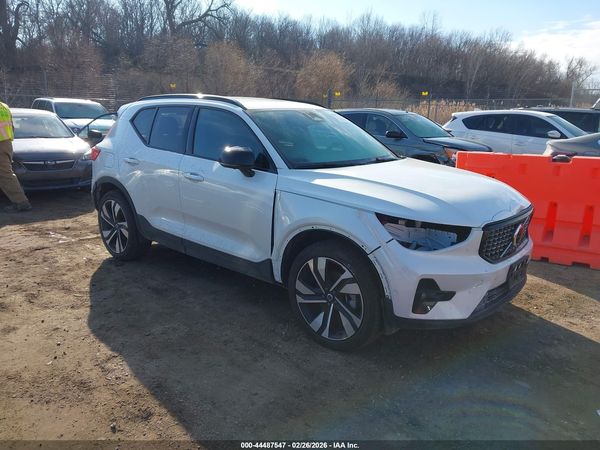 2025 VOLVO XC40 B5 ULTRA DARK THEME