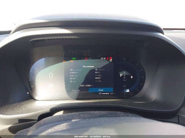 2025 VOLVO XC40 B5 ULTRA DARK THEME