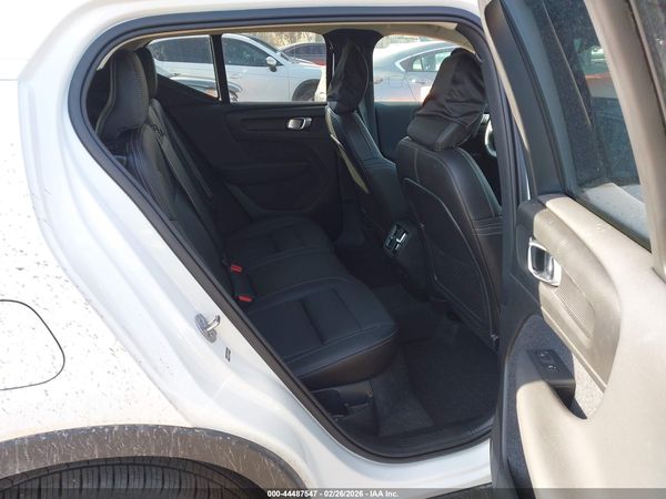 2025 VOLVO XC40 B5 ULTRA DARK THEME