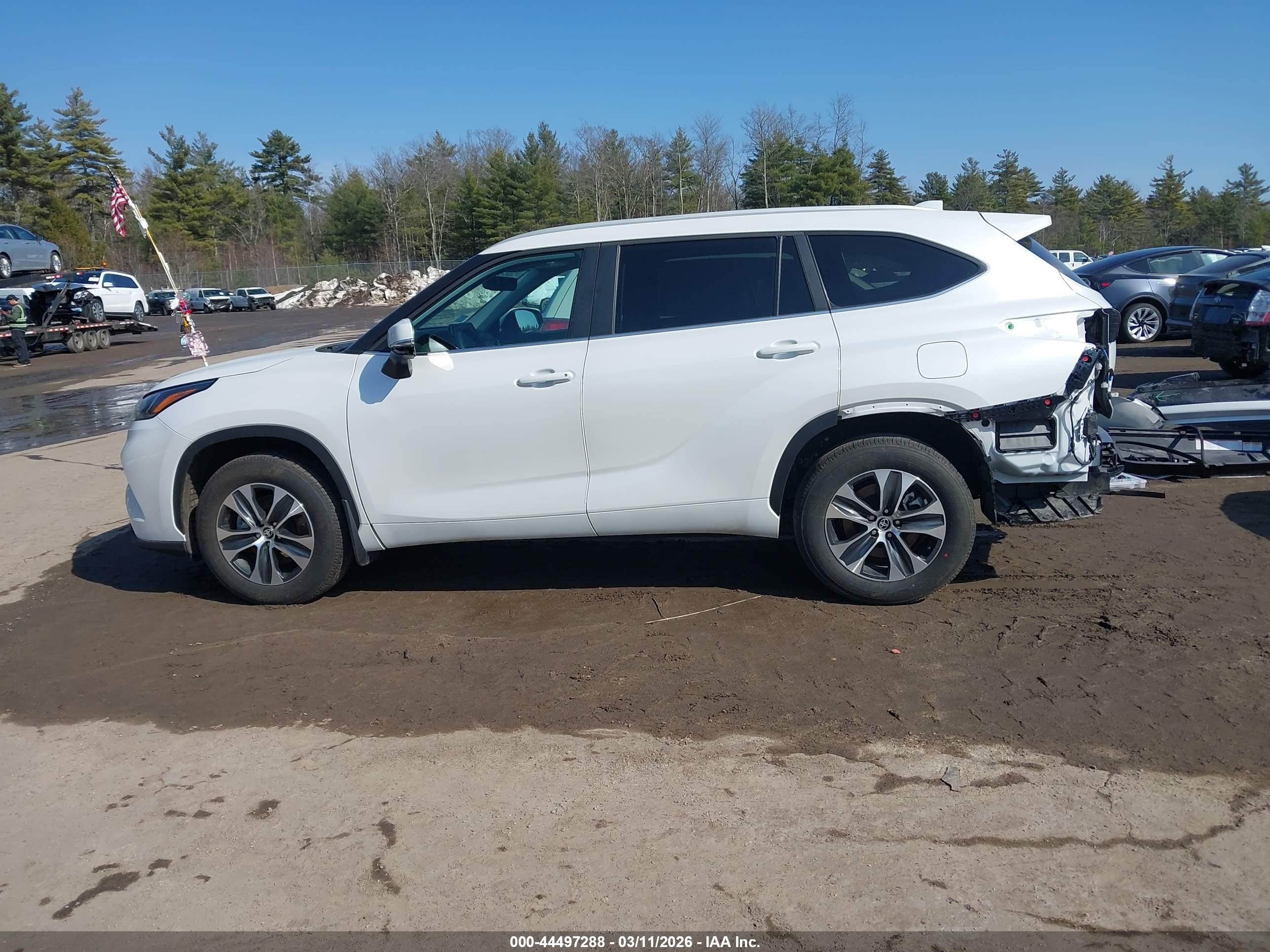 2026 TOYOTA HIGHLANDER XLE