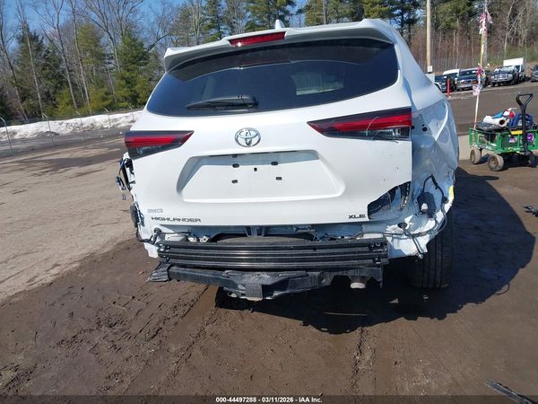 2026 TOYOTA HIGHLANDER XLE