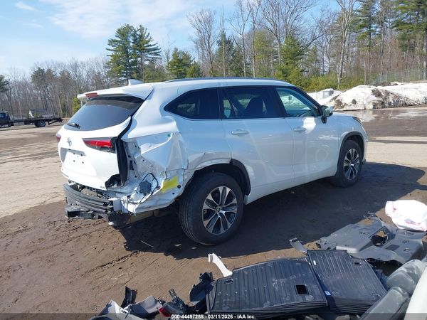 2026 TOYOTA HIGHLANDER XLE