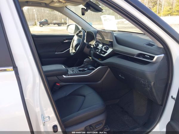 2026 TOYOTA HIGHLANDER XLE