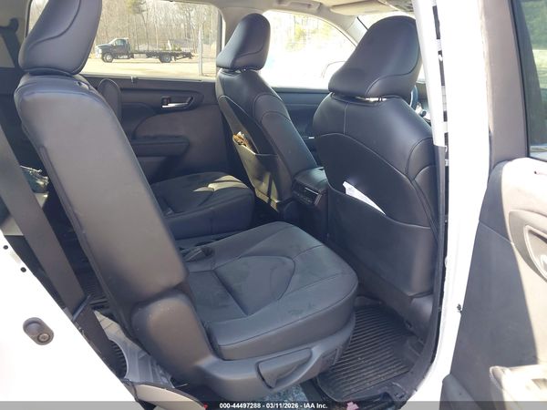 2026 TOYOTA HIGHLANDER XLE