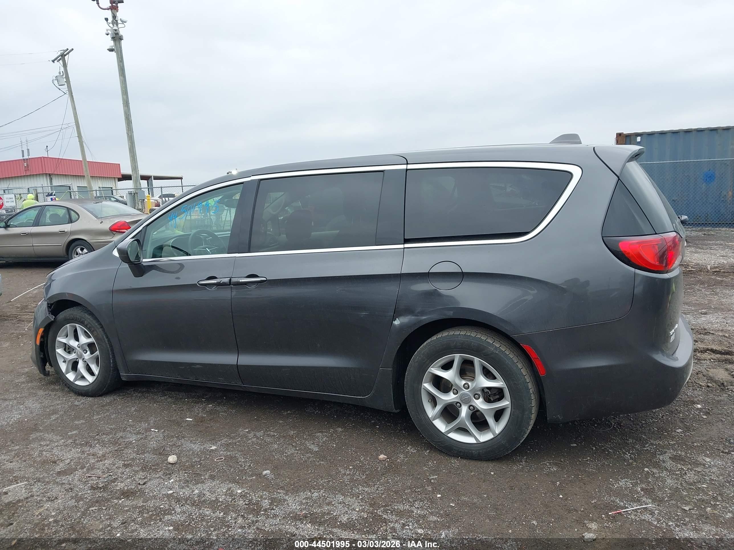 2018 CHRYSLER PACIFICA TOURING PLUS