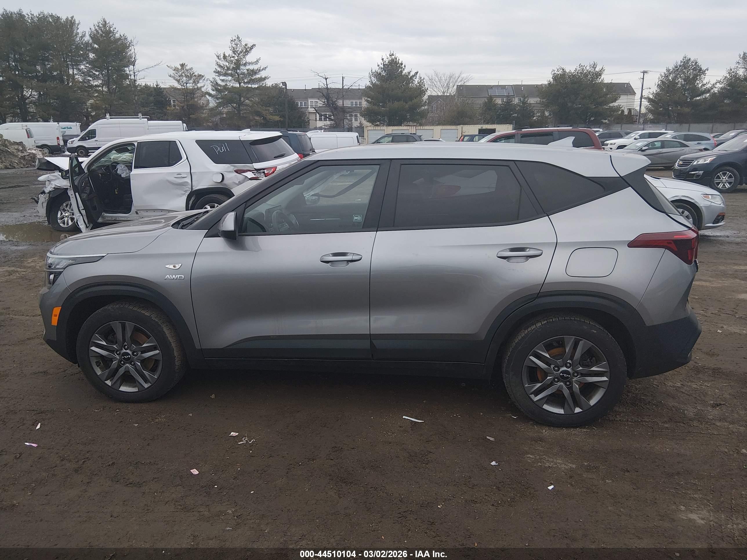 2022 KIA SELTOS LX