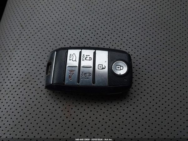 2016 KIA SEDONA LX