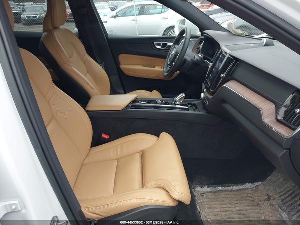 2023 VOLVO XC60 B5 ULTIMATE BRIGHT THEME