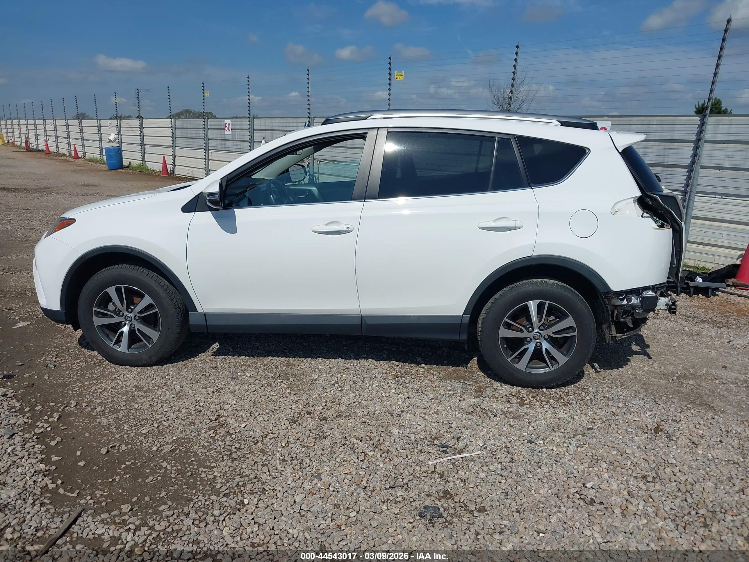2017 TOYOTA RAV4 XLE