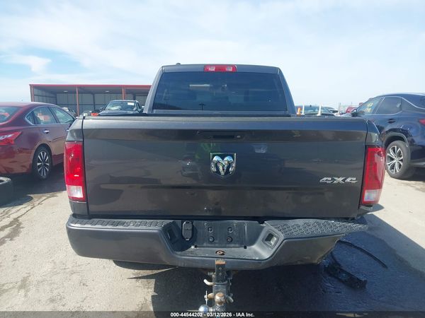 2018 RAM 1500 EXPRESS  4X4 6'4 BOX