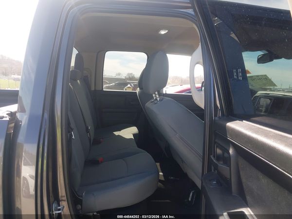 2018 RAM 1500 EXPRESS  4X4 6'4 BOX