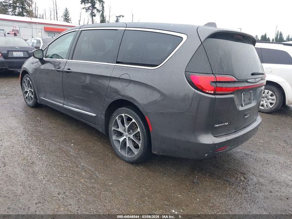 2018 CHRYSLER PACIFICA LX — I3