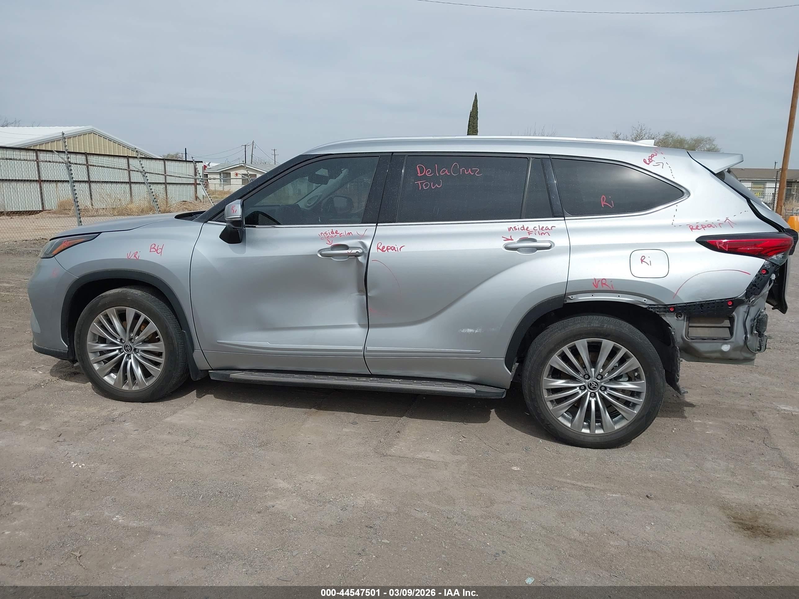 2023 TOYOTA HIGHLANDER PLATINUM