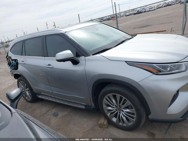 2023 TOYOTA HIGHLANDER PLATINUM