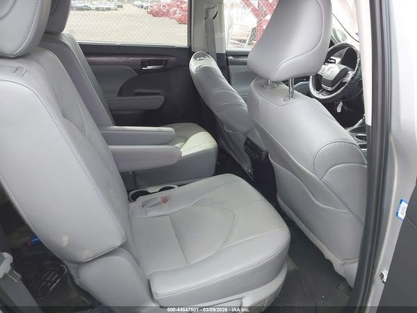 2023 TOYOTA HIGHLANDER PLATINUM