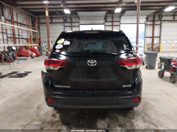 2019 TOYOTA HIGHLANDER SE
