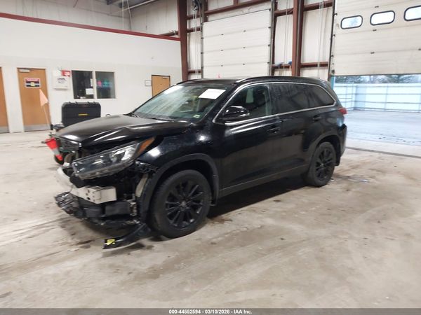 2019 TOYOTA HIGHLANDER SE