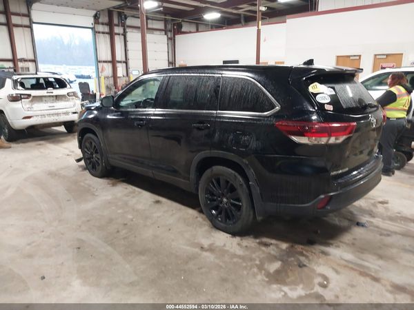2019 TOYOTA HIGHLANDER SE