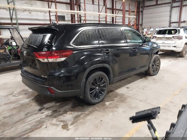 2019 TOYOTA HIGHLANDER SE
