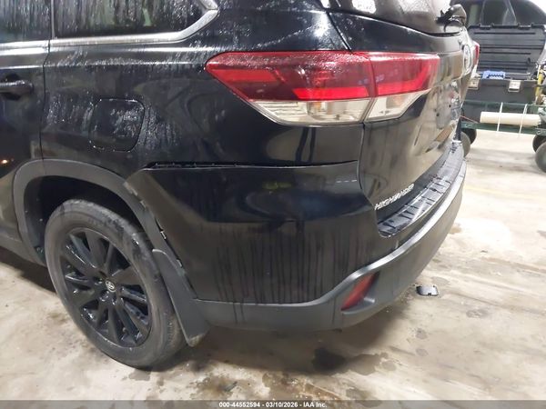 2019 TOYOTA HIGHLANDER SE