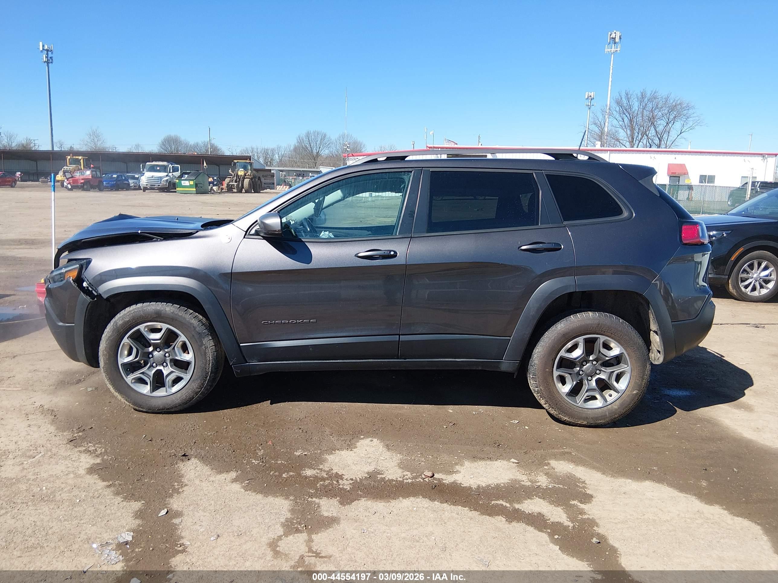 2019 JEEP CHEROKEE TRAILHAWK 4X4